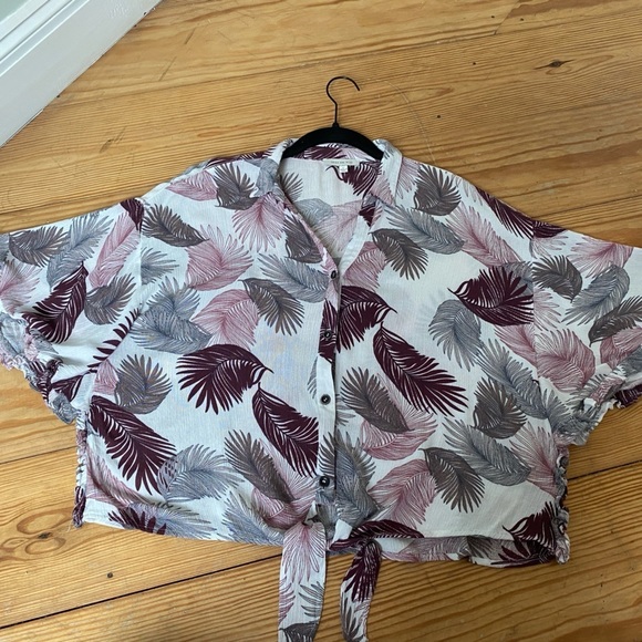 Skies Are Blue Tropical Palm Bat Wing Collared Ruffled Tie Top Size Large - Picture 9 of 14